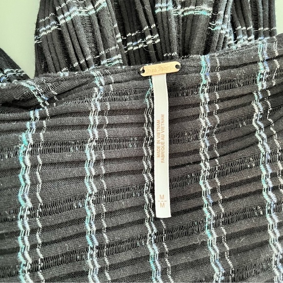 Free People V-Neck Blouse Girlfriend Striped Metallic Cropped Top Black Size M - Picture 10 of 10